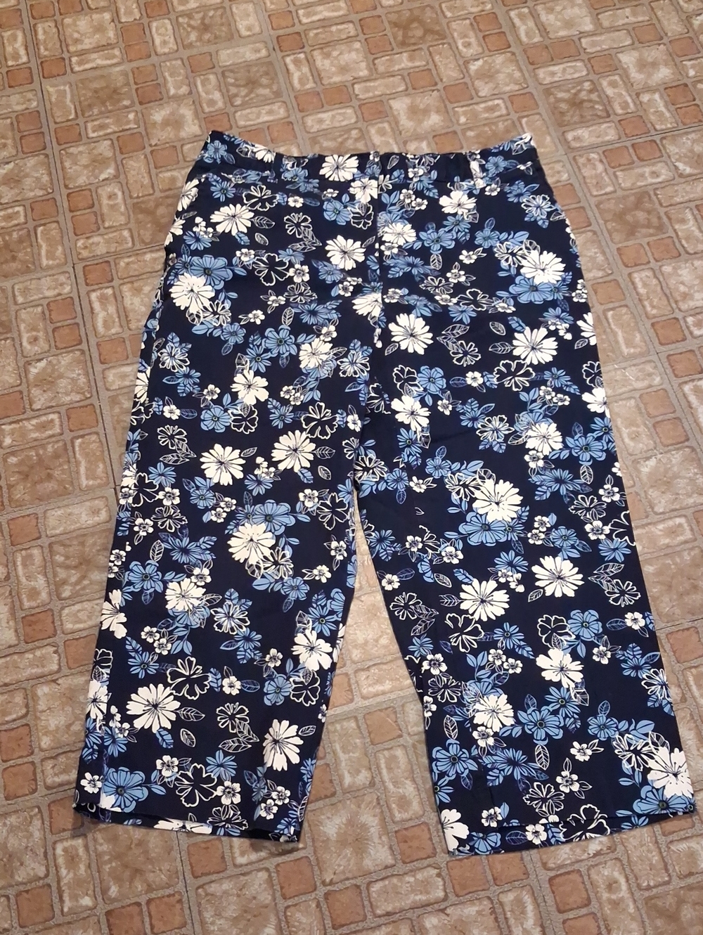 Kim Rogers Navy Floral Capri Pants with Blue & White Flowers